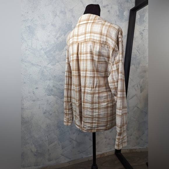 Old Navy Pleated Tan Long Sleeve Boyfriend Shirt size L - Picture 5 of 8